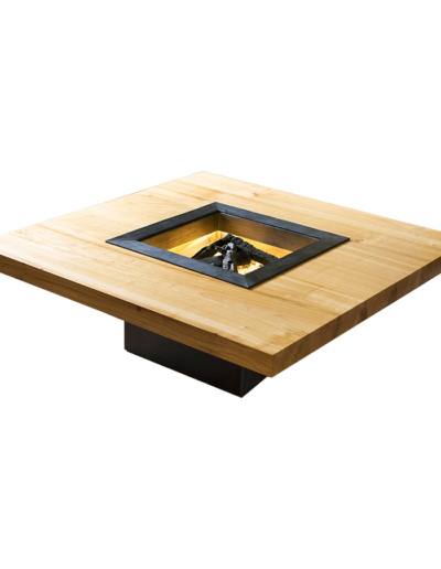 Table basse Irori en merisier, bois brûlé et acier, avec foyer central éclairé fictif, par l'Atelier Villard, ébéniste artisan d'art.