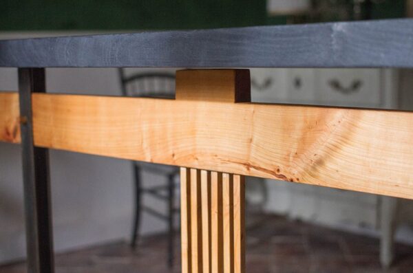 Console artisanale Shintô 神道 en merisier, acier patiné/ciré et plateau en bois brulé Shou Sugi Ban.