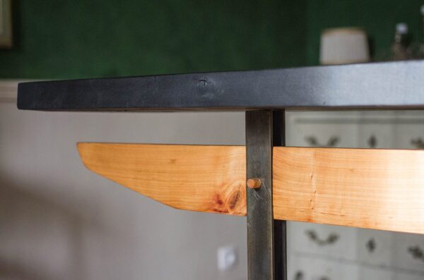 Console artisanale Shintô 神道 en merisier, acier patiné/ciré et plateau en bois brulé Shou Sugi Ban.