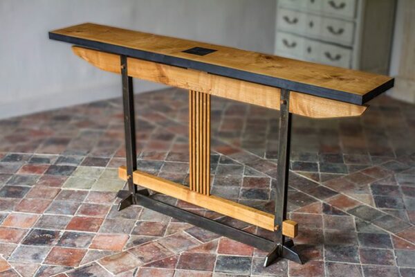 Console artisanale Shintô 神道 en merisier, acier patiné/ciré et bord en bois brulé.