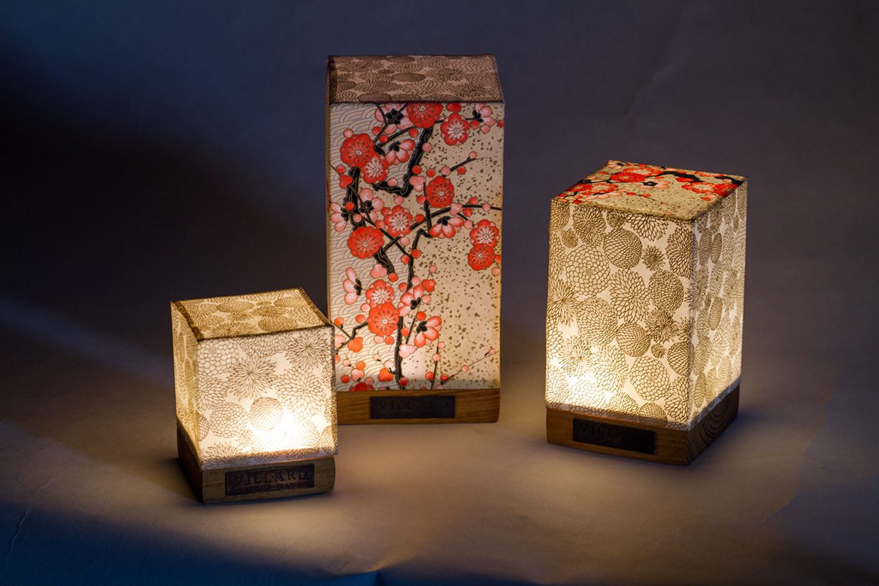 Le P'tit Villard, photophore artisanal à bougie LED en bois local et papiers japonais, par l'Atelier Villard.