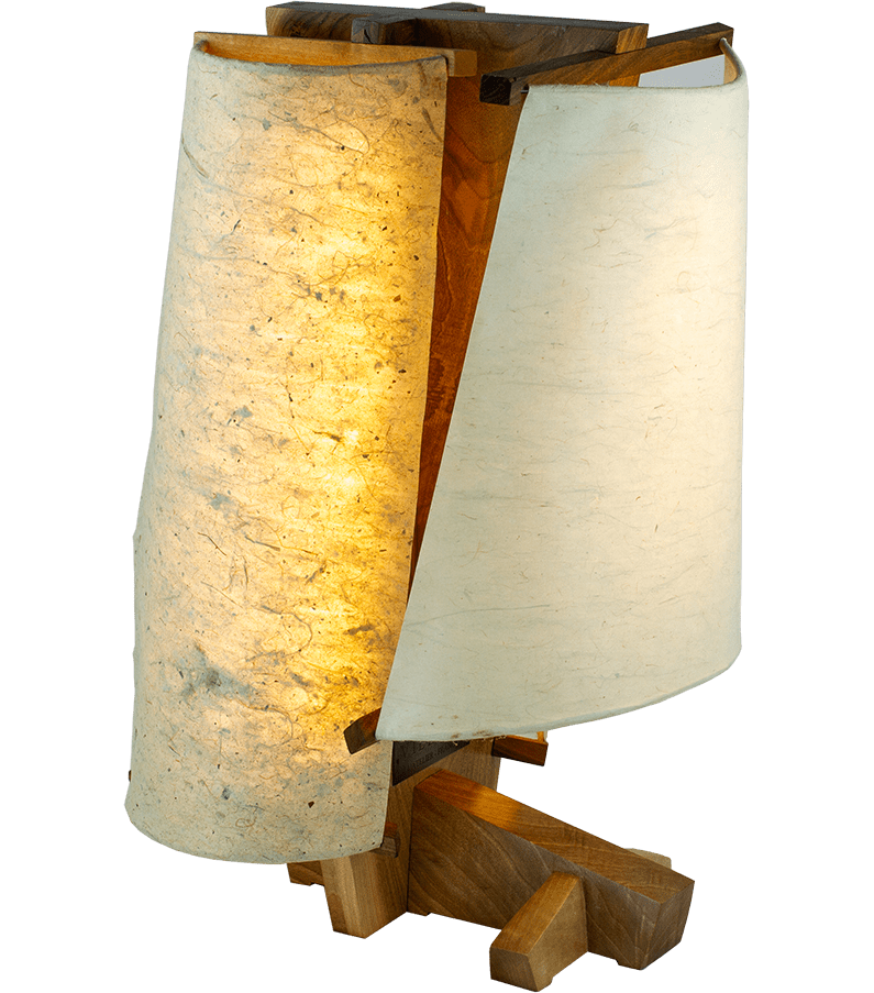 Objet lumineux Lampe MA 間 n°2 par l'Atelier Villard, noyer et papiers washi.