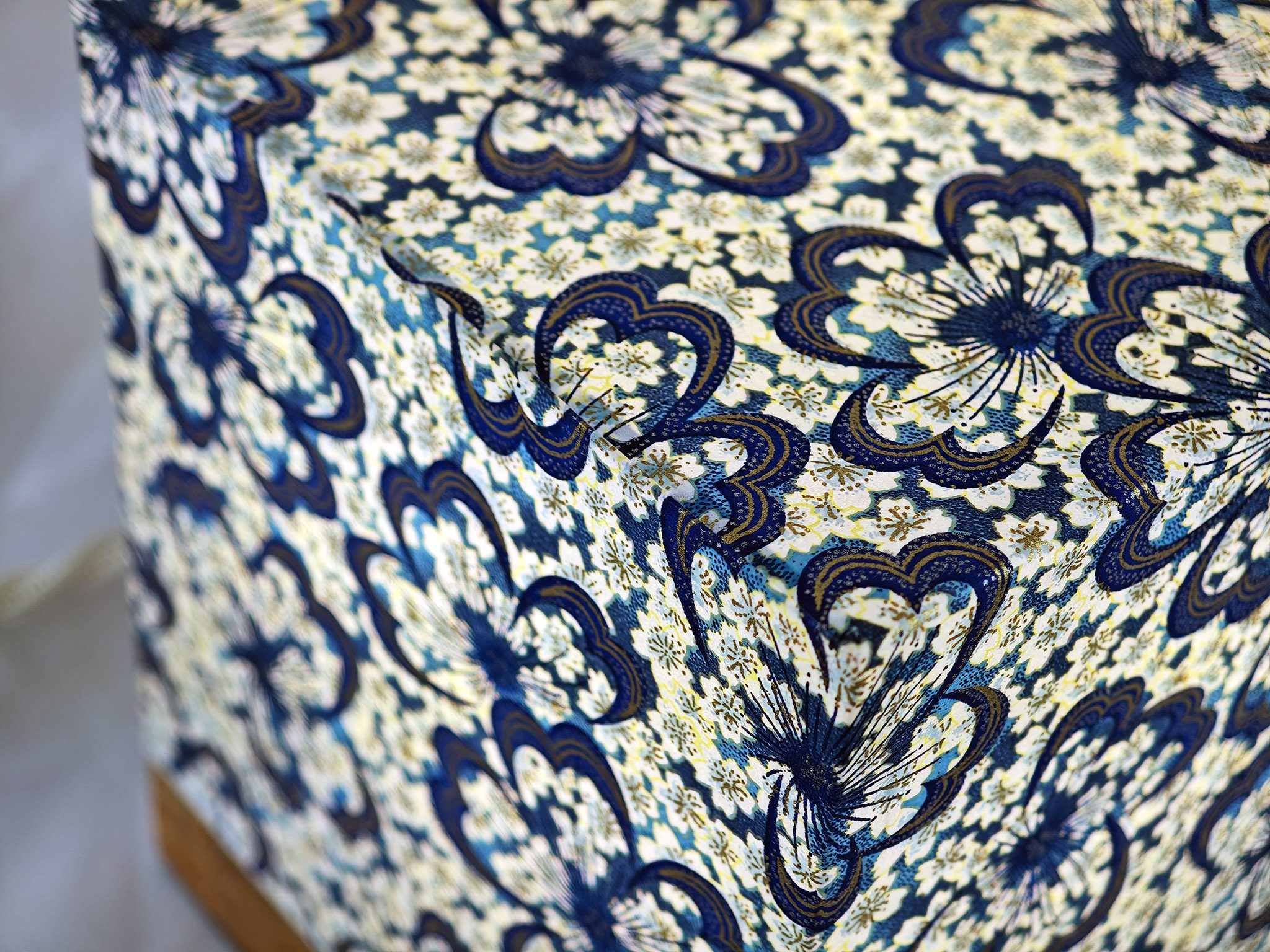 Le cube Villard Uzumi, lanterne électrique par l'Atelier Villard