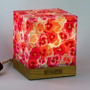 Le cube Villard, bois local et papier japonais, par l'Atlier Villard, ébéniste artisan d'art.