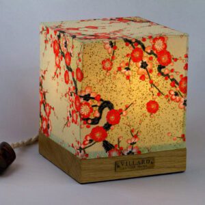 Le cube Villard, lampe en bois local et papier japonais, par l'Atelier Villard, ébéniste artisan d'art.
