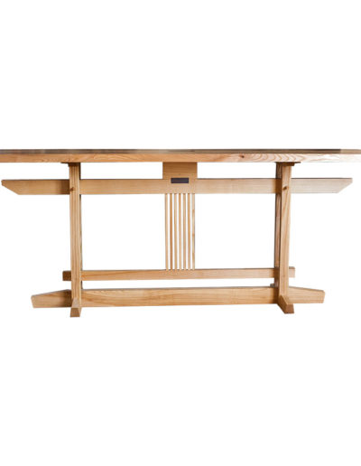 Table en manière de console artisanale en bois de frêne.
