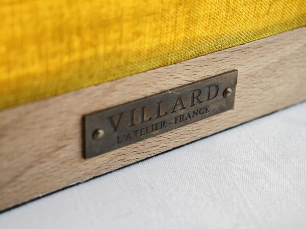 Le cube Villard, tissus de la créatrice japonaise Naomi To pour sa marque textile nani IRO, luminaire électrique à ampoule LED par l'Atelier Villard.