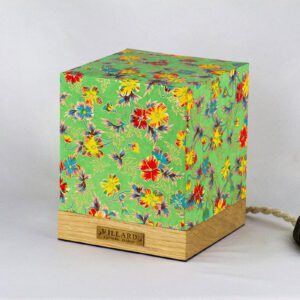 Le cube Villard, lampe en bois local et papier japonais, par l'Atelier Villard, ébéniste artisan d'art.