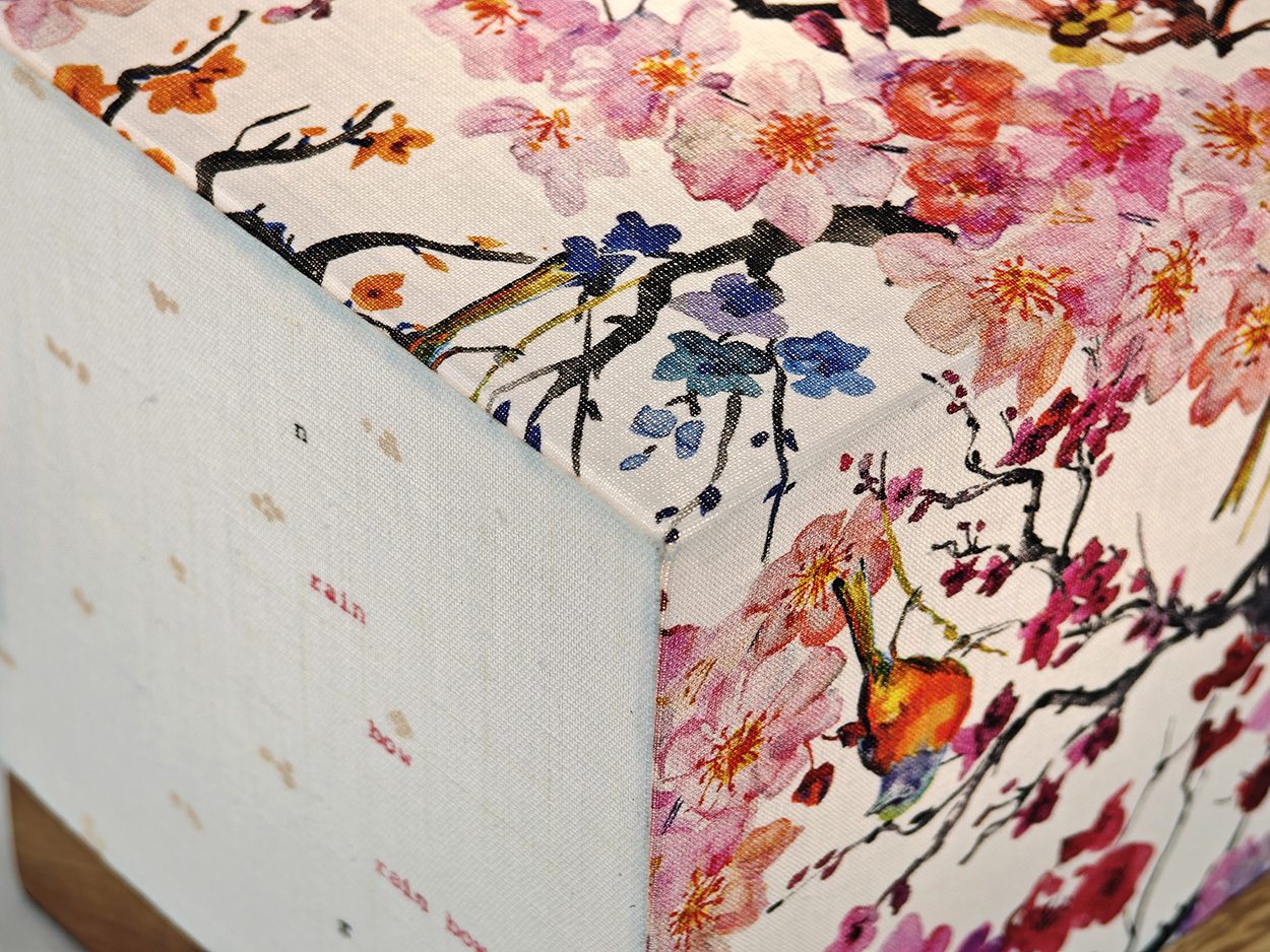 Le cube Villard Après la Pluie, lanterne électrique par l'Atelier Villard