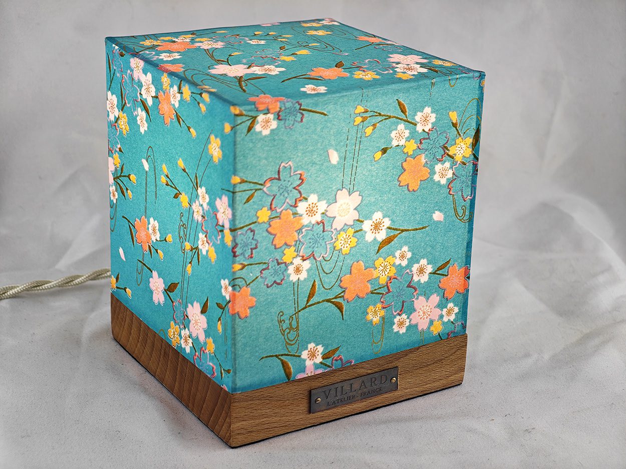 Le cube Villard La Source, lanterne électrique par l'Atelier Villard