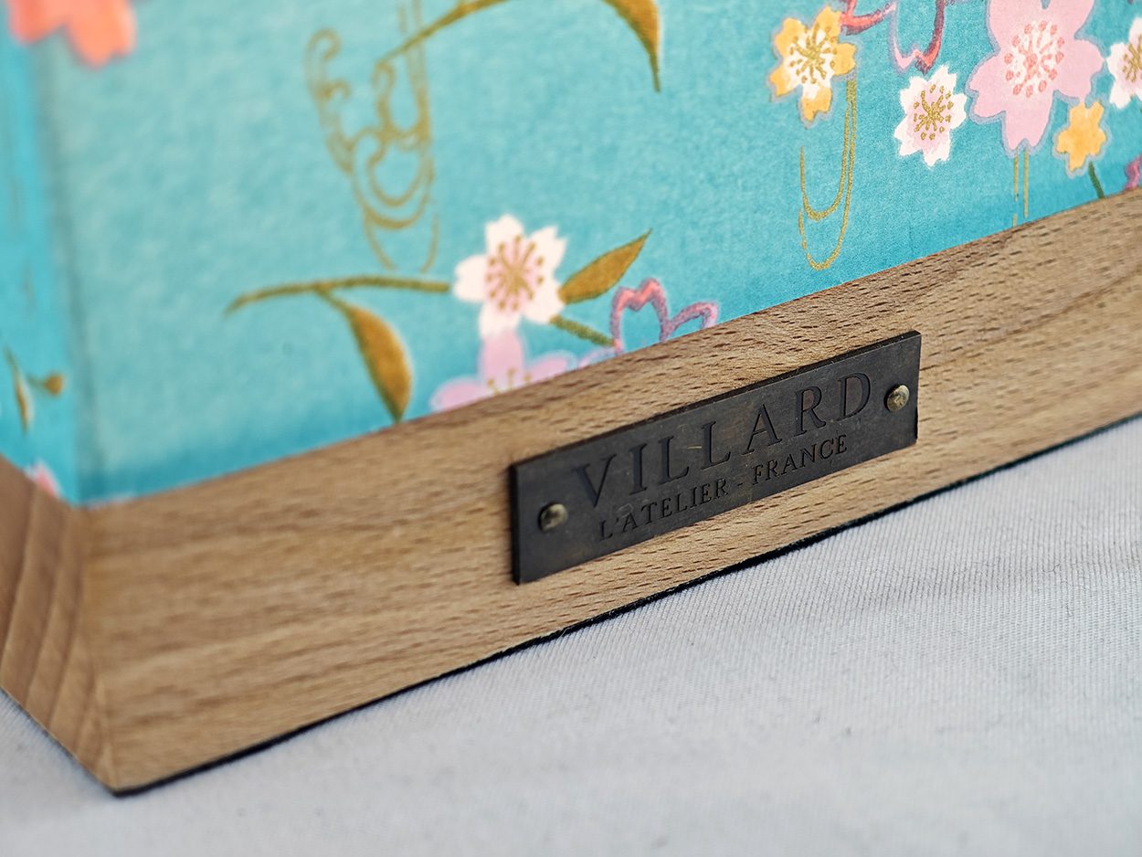 Le cube Villard La Source, lanterne électrique par l'Atelier Villard