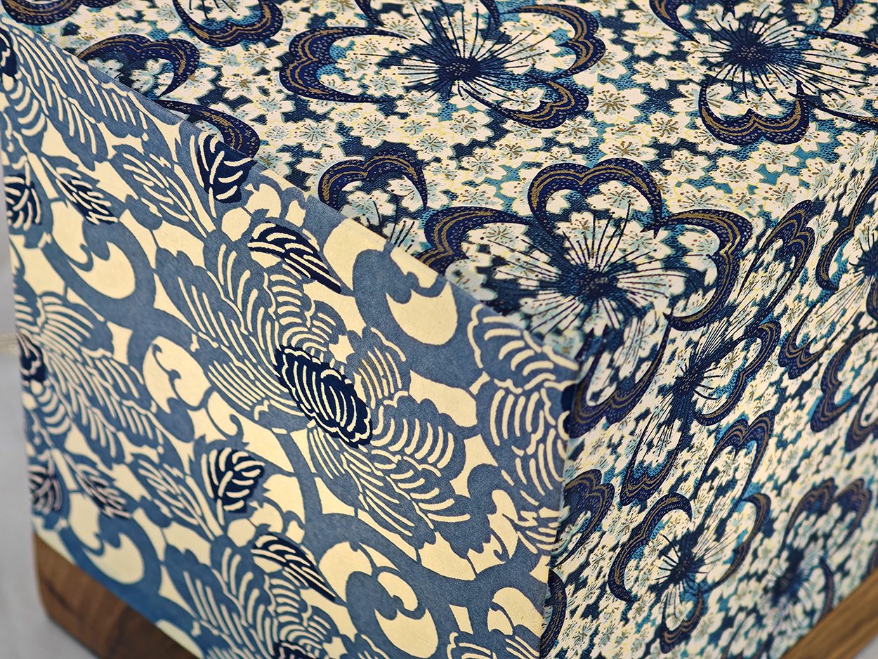 Le cube Villard Paysages Bleus, lanterne électrique par l'Atelier Villard