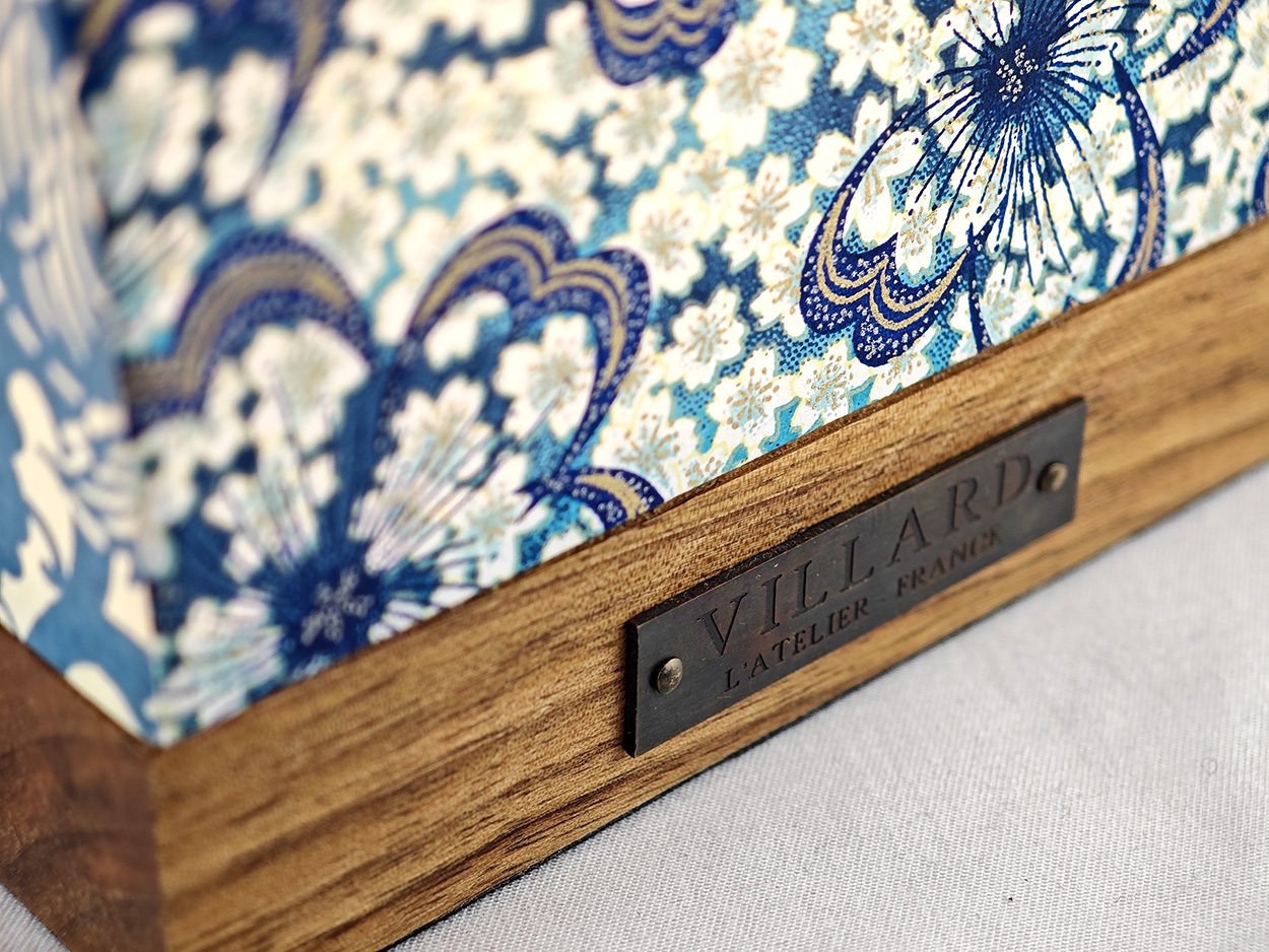 Le cube Villard Paysages Bleus, lanterne électrique par l'Atelier Villard