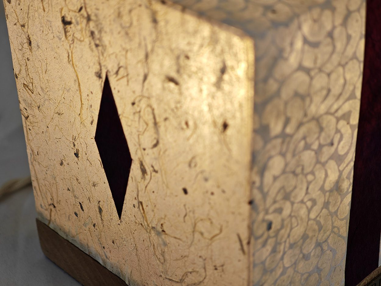 Le cube Villard Shinden, lanterne électrique par l'Atelier Villard