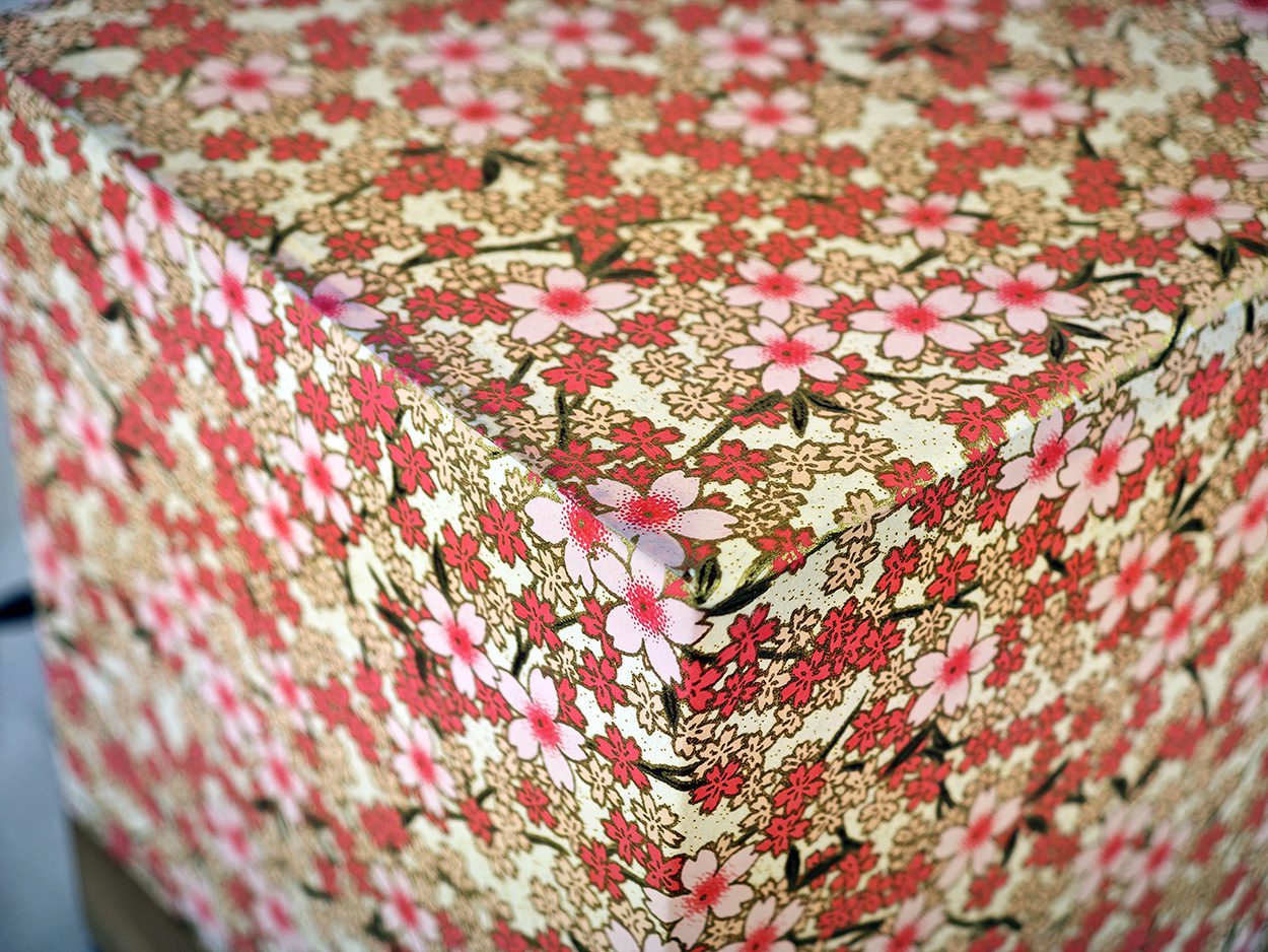 Le cube Villard Umemi, lanterne électrique par l'Atelier Villard